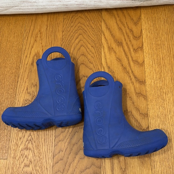 Kids Toddler boys bright blue Crocs rainboots size 12 - Picture 4 of 13